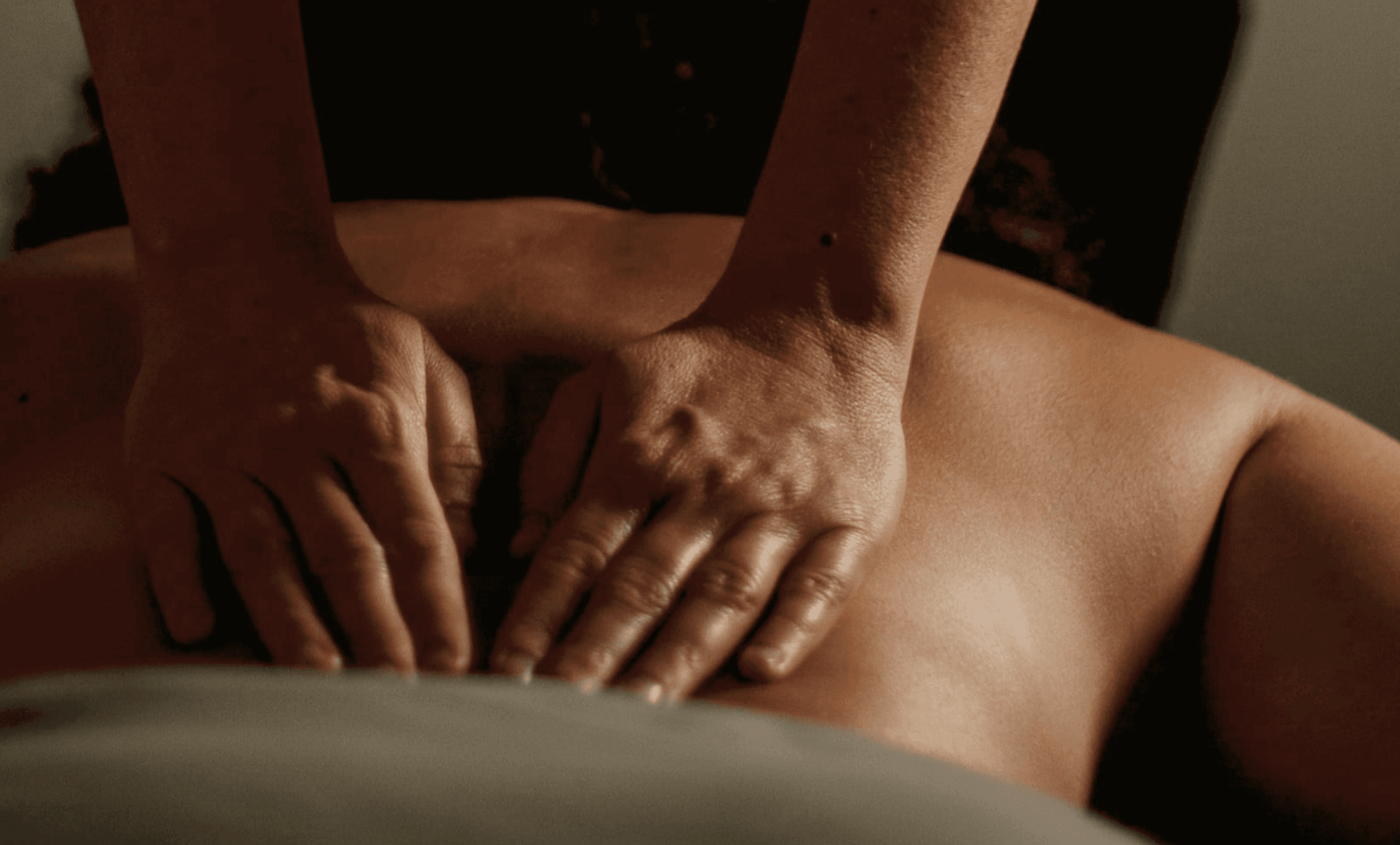 Low-Back & Leg Massage with Kizhi image